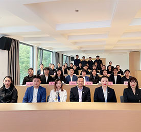 新员工，新活力；新入职，新征程。2022年11月10日，来自尊龙官方集团各版块35名新员工圆满完成培训计划，共同在常商学院参加第一期总裁课程暨新员工入职培训结业典礼。