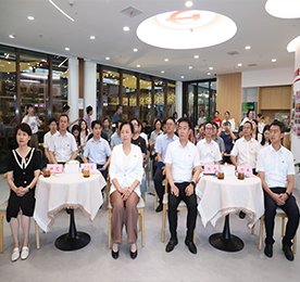 7月7日，武进区互联网行业沉浸式道德讲堂暨“e心向党 e路奋进”主题党日活动走进武进人民商场。
