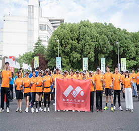 7月3日早晨，天卷云舒，草木苍荣，由湖塘镇商会、湖塘镇总工会联合承办的“同心同向 吾湖悦跑”湖塘镇城市跑活动在香樟大道顺利举行。